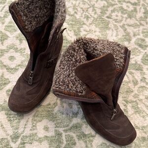 Aquatalia Dark Brown Ankle Boots with Textured Lining